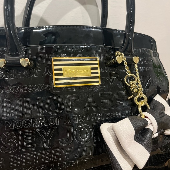 Betsy Johnson patent leather shoulder handbag with bow accent EUC - Picture 4 of 6